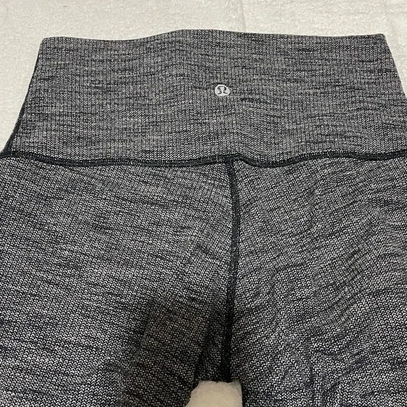 Lululemon Marbled Gray Leggings Size 6. - Picture 3 of 6